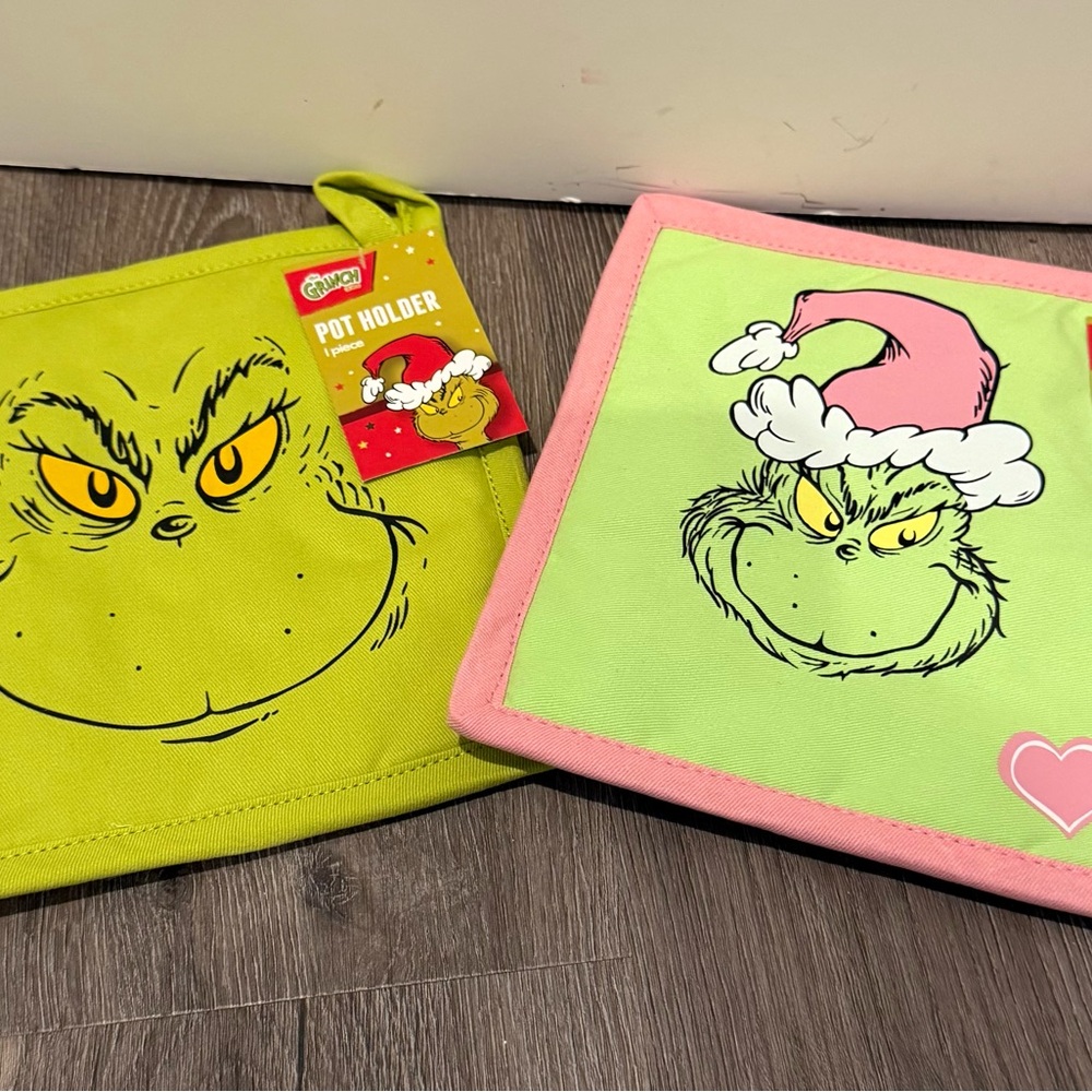 Adorable Grinch Pot Holders- Set of 2- NWT